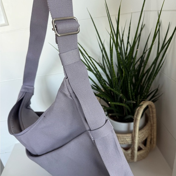 NWT BEIS The Carryall Crossbody - Lavender - Picture 6 of 7